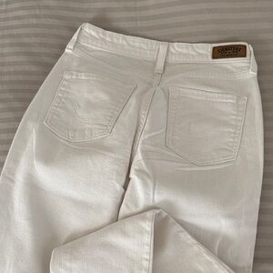Signature Women's Cream Straight Leg Jeans